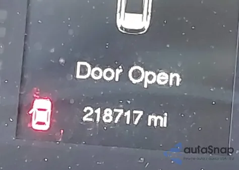 2018 Jeep Cherokee Latitude 4X4 z USA, uszkodzony, nr VIN 1C4PJMCB6JD529415